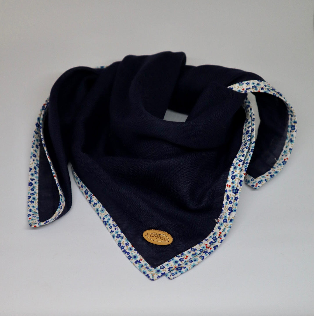 Nuscheli 60x60 dunkelblau Blumenborte blau