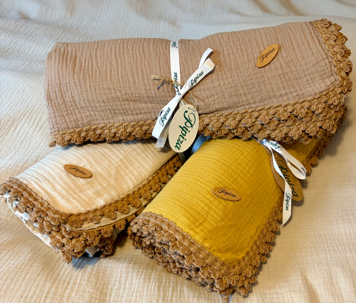 Sommerdecke aus Musselin hellbeige mit Schlaufen Mocca